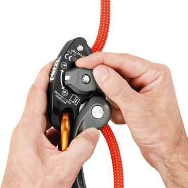 PETZL GRIGRI + BELAY DEVICE WITH CAM-ASSISTED BLOCKING