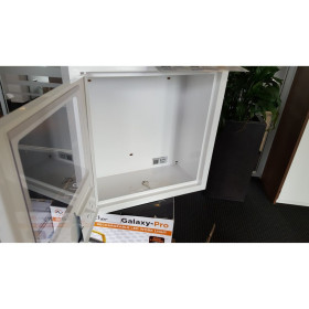 AED-SCHRANK MIT FENSTER