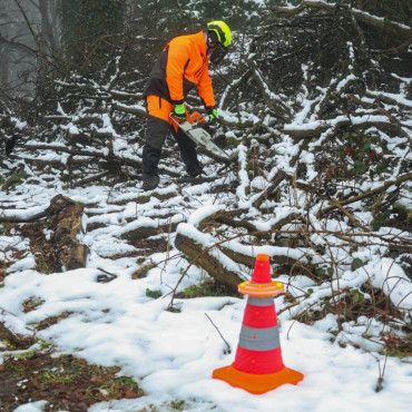SIGNALNA 360 LED LUČ DONGES ZA PROMETNE STOŽCE V KOVČKU
